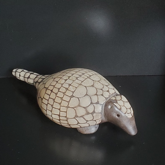 Signed Micol '92 Uruguay Beautiful Pottery Armadillo or Pangolin Original Micol - Picture 2 of 14